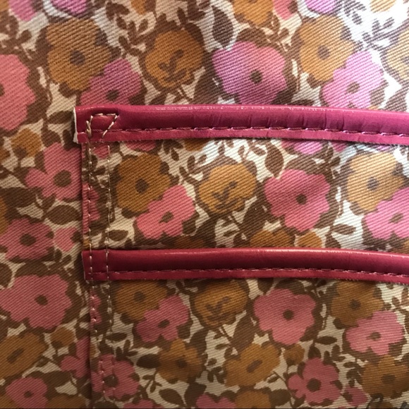 Guess Logo Carryall Tote - Picture 10 of 15